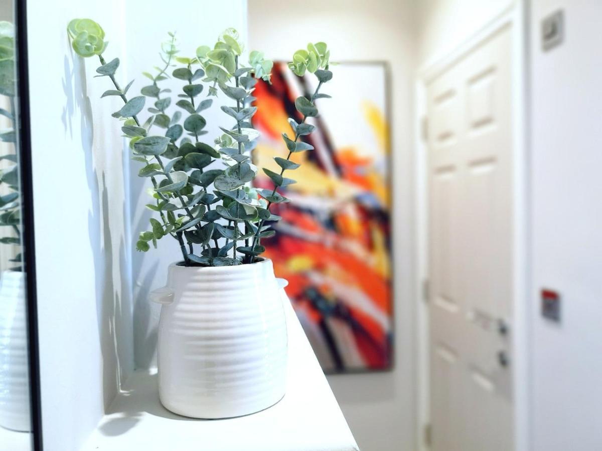 Stunning Modern Apartment Sleeps 4 - 6 Min Walk From Golden Beaches-Free Parking بورنماوث المظهر الخارجي الصورة