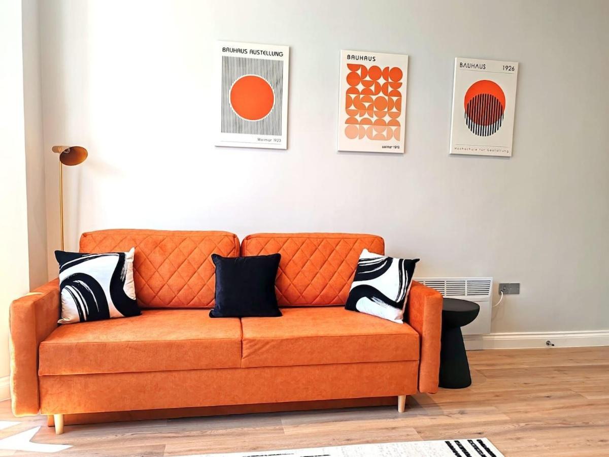 Stunning Modern Apartment Sleeps 4 - 6 Min Walk From Golden Beaches-Free Parking بورنماوث المظهر الخارجي الصورة