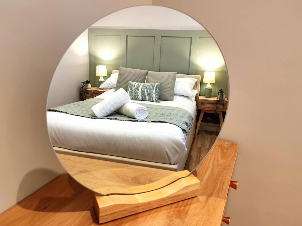 Stunning Modern Apartment Sleeps 4 - 6 Min Walk From Golden Beaches-Free Parking بورنماوث المظهر الخارجي الصورة