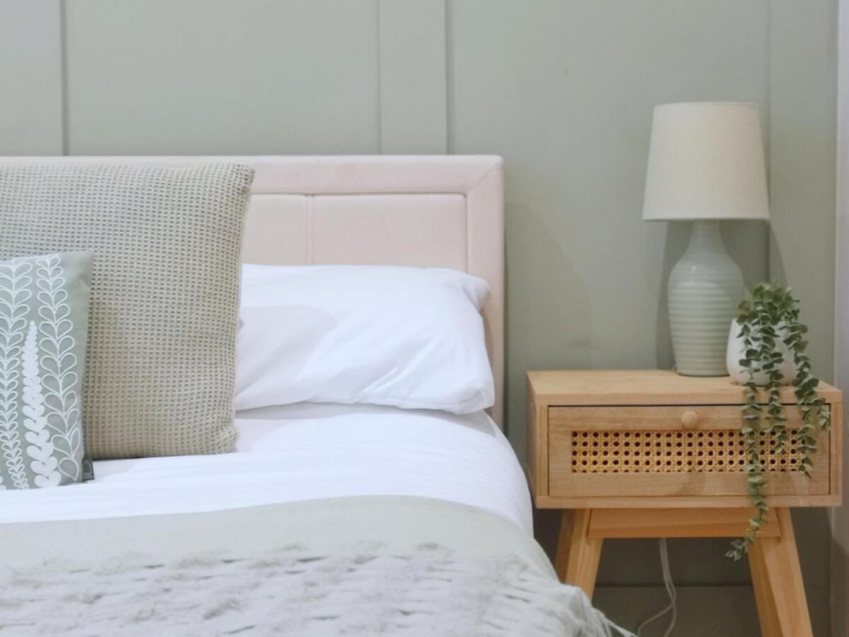 Stunning Modern Apartment Sleeps 4 - 6 Min Walk From Golden Beaches-Free Parking بورنماوث المظهر الخارجي الصورة