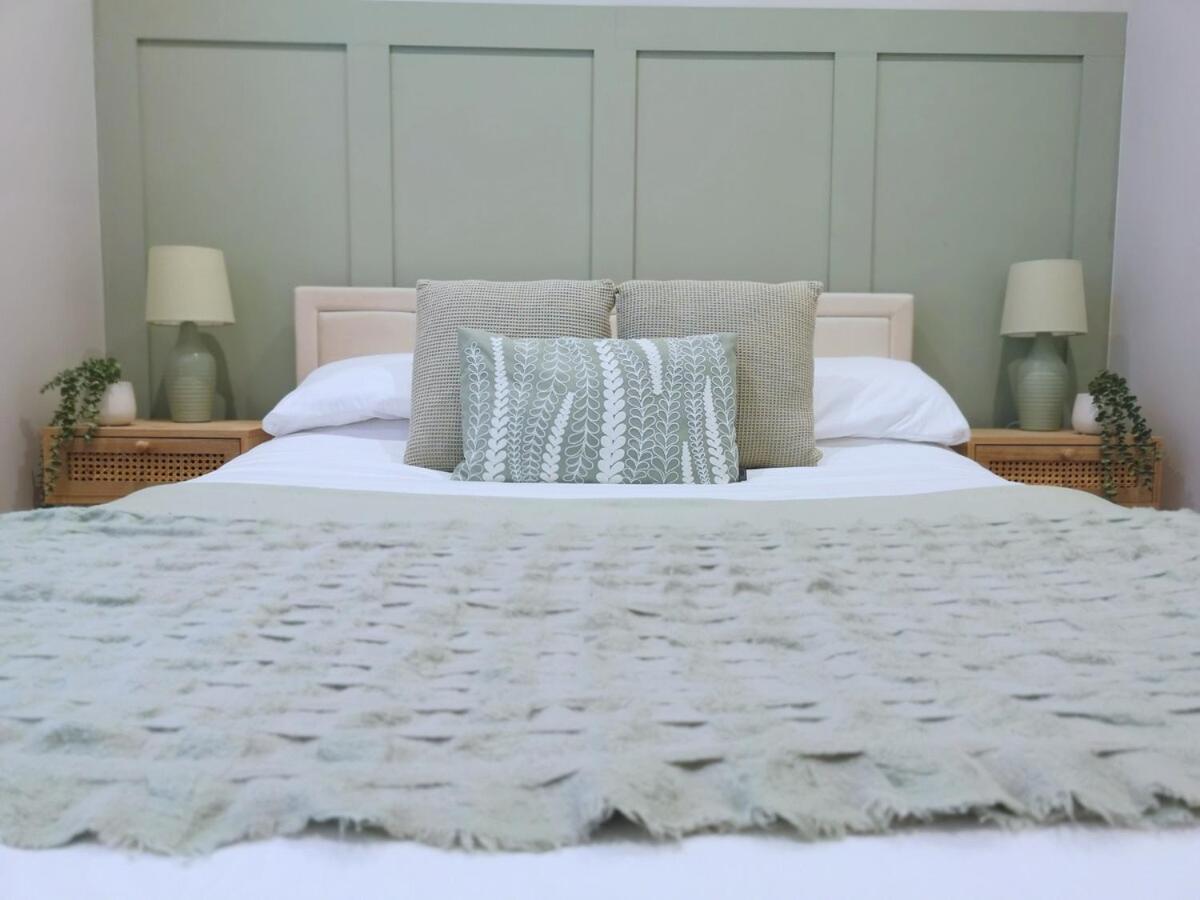 Stunning Modern Apartment Sleeps 4 - 6 Min Walk From Golden Beaches-Free Parking بورنماوث المظهر الخارجي الصورة